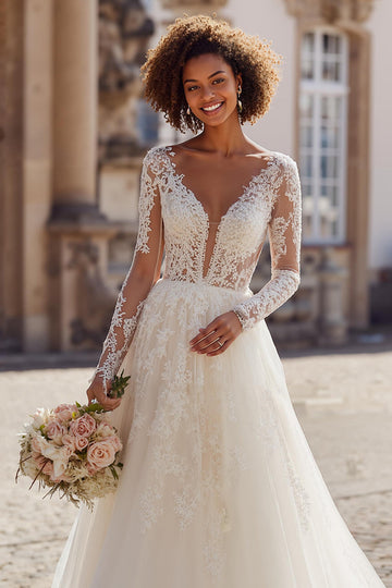 Robe de mariée trapèze ivoire en dentelle dentelle appliquée en tulle